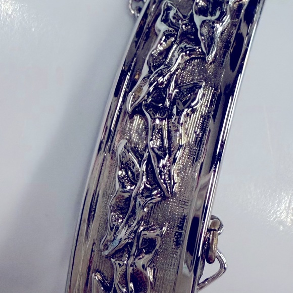 Vintage Whiting & Davis Co hinged bangle bracelet with safety chain 1950’s - Picture 7 of 10